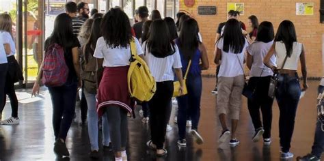 Estudantes A Partir Do Ano N O Poder O Mais Usar Mochilas An Polis