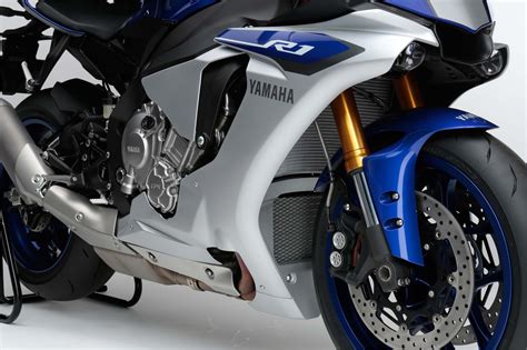 2015 Yamaha Yzf R1 Game On Asphalt And Rubber