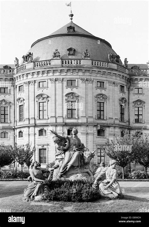 Achtziger Jahre Unesco Weltkulturerbe Barockschloss Skulpturen