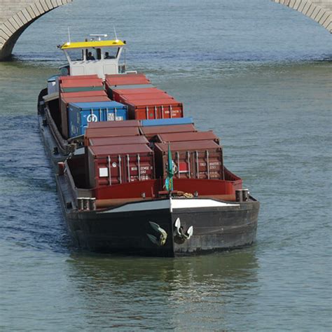 Transport Fluvial De Conteneurs Coalis