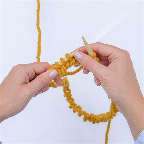 Knitting in the Round [5 Easy Steps]