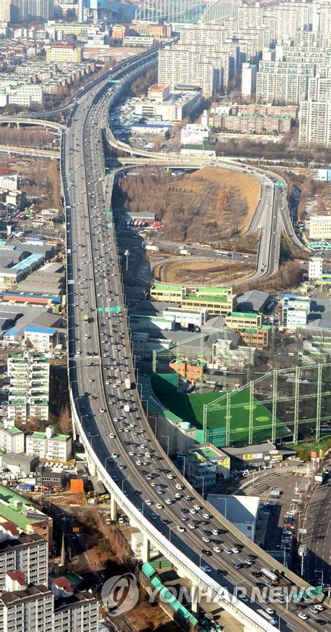 막히는 서울외곽고속도로 중동ic 연합뉴스