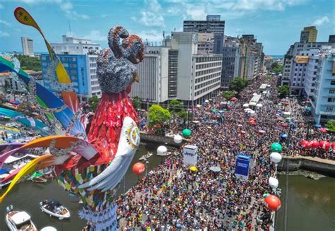 El Gallo Gigante De Recife Vuelve A Contagiar De Frevo Y Alegr A Al