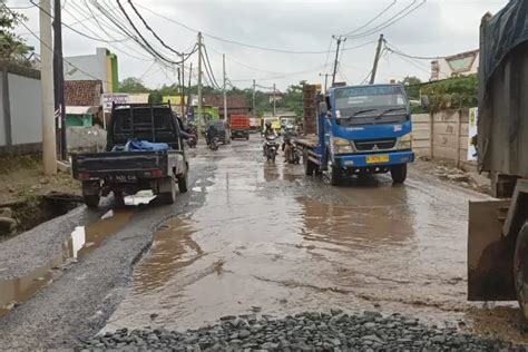 Jalan Rusak Di Parung Panjang Bogor Makin Parah Banyak Kendaraan Nggak