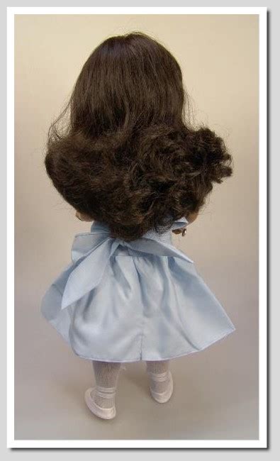 Sasha Puppen Sasha Brunette Dancing