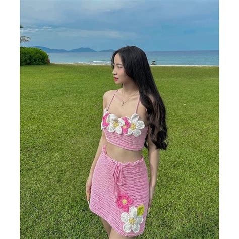 Set bikini len móc cổ yếm phối hoa siêu xinh đi tắm biển Shopee Việt Nam