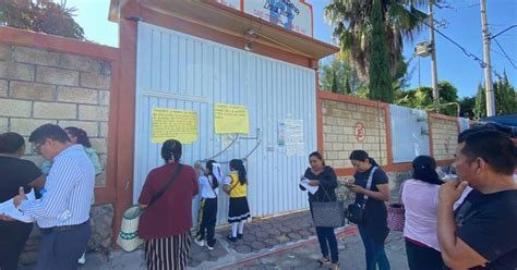 Exigen reinstalación de directora de Escuela Primaria en Huazulco