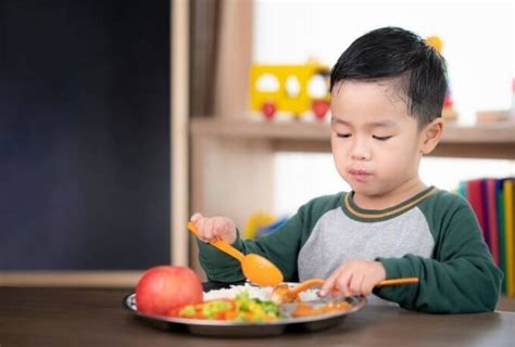 5 Cara Membentuk Pola Makan Sehat pada Anak - Sang Buah Hati