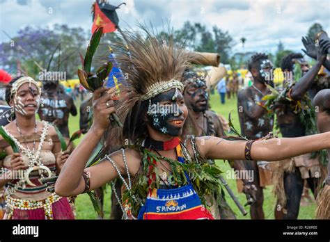 Goroka show hi-res stock photography and images - Alamy