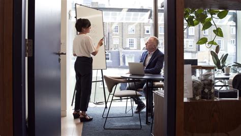 7 Types of Meeting Room Layouts | Robin