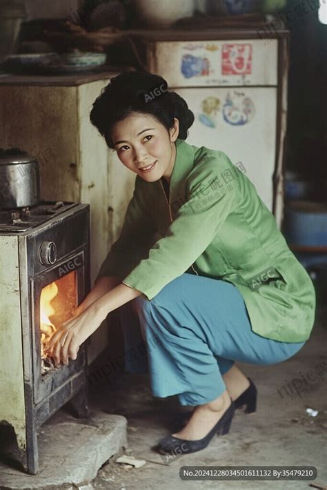 AI创作图新农村妇女 80年代朴素生活 80年代生活写照 六七十年代着装 20世纪80年代生活 80年代过年 80年代的农村 火红的年代 80 ...