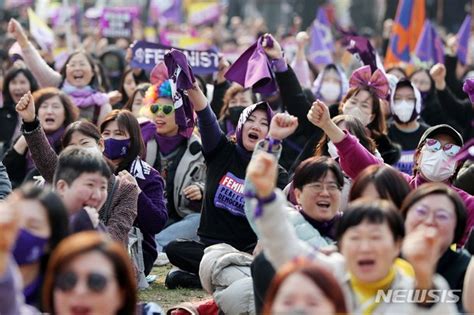 서울광장에 보인 한국여성단체연합 네이트 뉴스