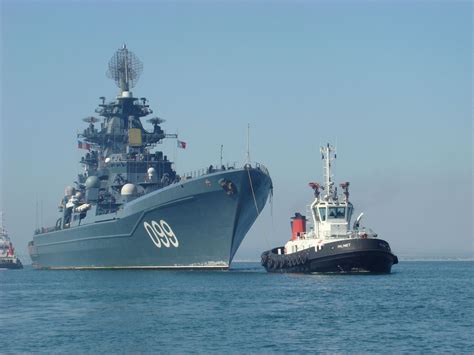 Kirov Class Cruiser Pyotr Velikiy 099 Being Tescorted By Two Tugs [1600x1200] Navy Ships Us