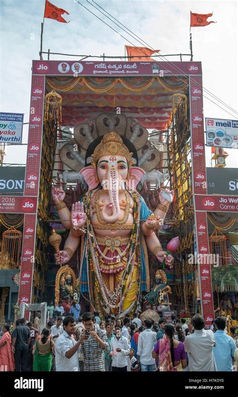 Tallest Lord Ganesh Idol Fotografías E Imágenes De Alta Resolución Alamy