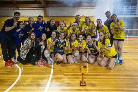 ¡llegó El Tricampeonato Equipo Femenino De Vóleibol Udec Se Llevó El Botín De La Adesup