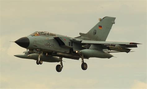 Kampfjets Donnern Schon Wieder Ber Den Kreis G Tersloh Hinweg Nw De