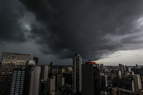 Curitiba Tem Alerta De Perigo Para Chuva Forte E Ventos De At Km H