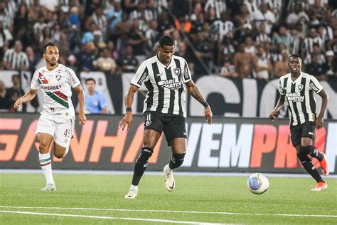 Atua Es Do Botafogo Contra O Fluminense Bastos Aparece Como Her I