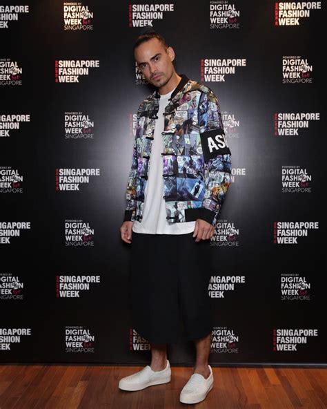 Hot Daddy Yang Gayanya Bikin Hati Meleleh