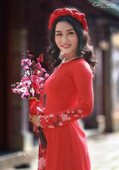 Ghim của pemburu gadis supergirl trên Aodai Red Gurlz Áo dài Phụ nữ