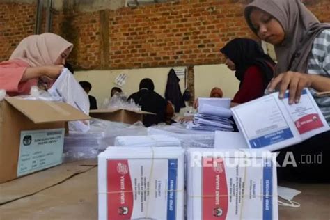 Pemilu 2024 KPU Depok Libatkan 300 Orang Lakukan Sortir Dan Pelipatan