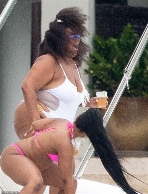 Lizzo rocks a white swimsuit for yacht day with friends in Miami - Big World News