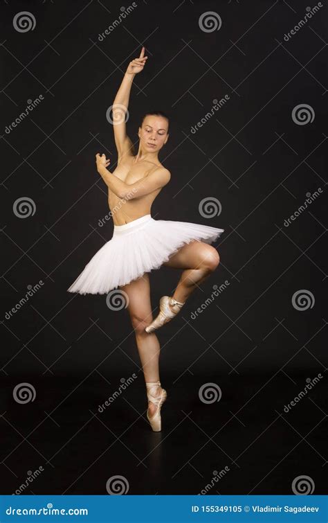 Ballerine Magnifique Dans Un Torse Nu De Danse De Ballet De Tutu Blanc Image Stock Image Du