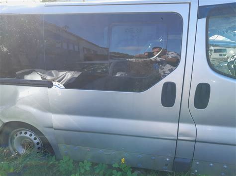 VIVARO TRAFIC II DRZWI PRAWE BOCZNE SZYBA L147 147 za 1100 zł z Nysa