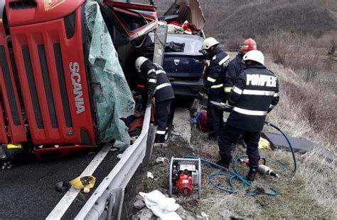 Foto Accident Mortal Pe Dn Tir R Sturnat Peste Un Autoturism