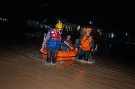 Foto Banjir Setinggi Meter Rendam Ratusan Rumah Di Rangkasbitung