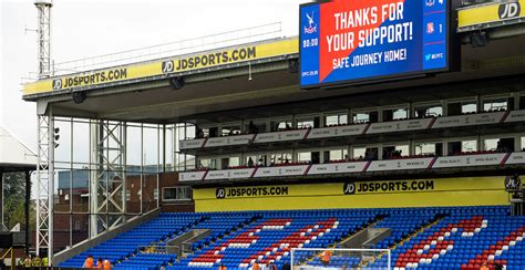 John Textor explora venda de participação no Crystal Palace