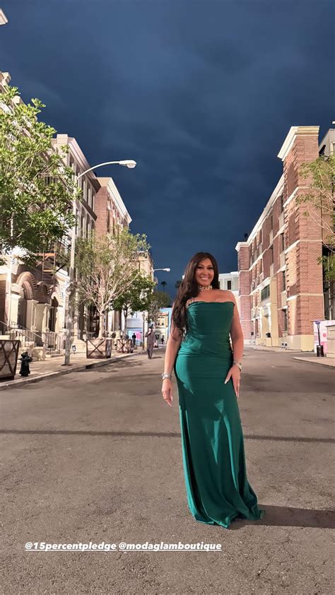 Public reaction to the newest Elizabeth woods book is huge 31