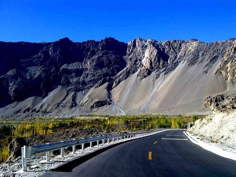 Scene From The Karakoram Highway Near Passu Village Goal Upper Hunza Gilgit Baltistan Pakistan