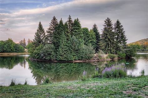 Montagne Noire Lac De Pradelles Cabard S