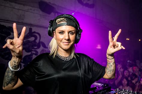 Were Home Es El Nuevo Single De Christina Novelli