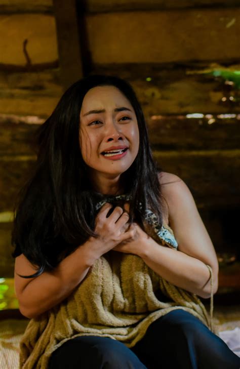 Hot girl vũ trụ VTV lộ c ảnh g iường c hiếu đáng chú ý hơn là màn t ự s át đẫm nước mắt trong