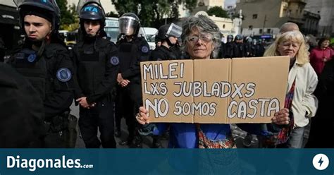 Feroz Represión De La Policía A Los Jubilados Que Marcharon Contra El