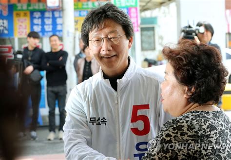 與 유승민·윤상현 등 탈당파 복당 원칙적 허용키로종합 연합뉴스