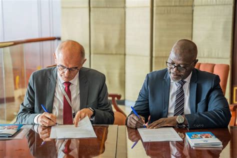 Signature De Convention Entre La Confemen Et Luniversit Senghor D