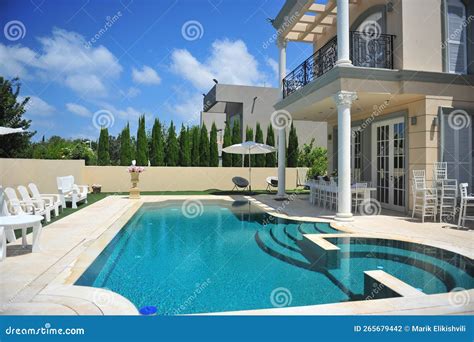 A Quality Villa with a Beautiful Pool Stock Photo - Image of building ...