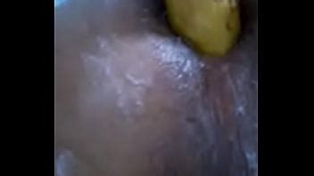 pequeño maricón se mete plátano en el culo XVIDEOS