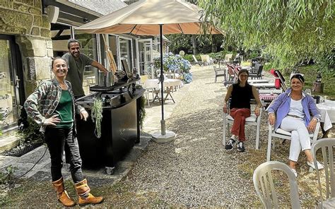 Saint Varzec Un Bar Ouvert Tous Au Sein Du Manoir Du Moustoir