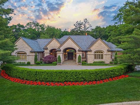 20 Hidden Rdg, Bloomfield Hills, MI 48304 | MLS# 20240008448 | Redfin