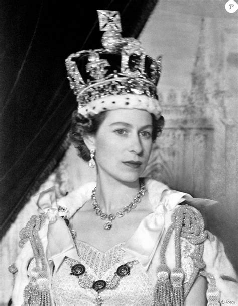 Portrait De La Reine Elisabeth Ii à Buckingham Palace Après Son