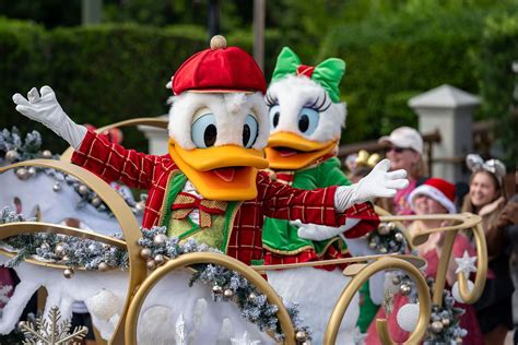 Disney Parks Magical Christmas Day Parade Th Anniversary Disney