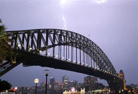 Thousands Left Without Power After Sydney Storm Daily Mail Online