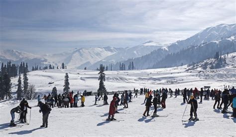 Christmas in Kashmir: Winter Wonderland Sells Out - JKAC News