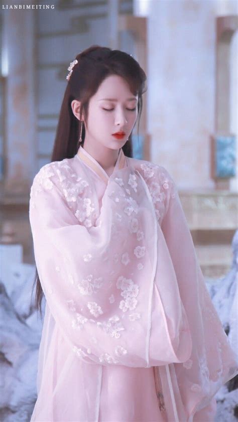 ปักพินในบอร์ด yang zi | ชุดเทพนิยาย, นักแสดงหญิง, สไตล์