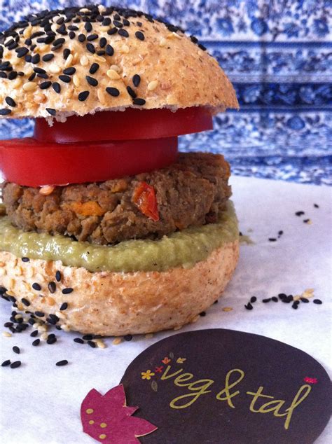 Hamb Rguer De Lentilha Cenoura Pesto Vegano E Rodelas De Tomate