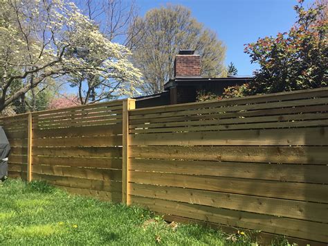 Beautiful horizontal board fence designs | Fence design, Outdoor ...